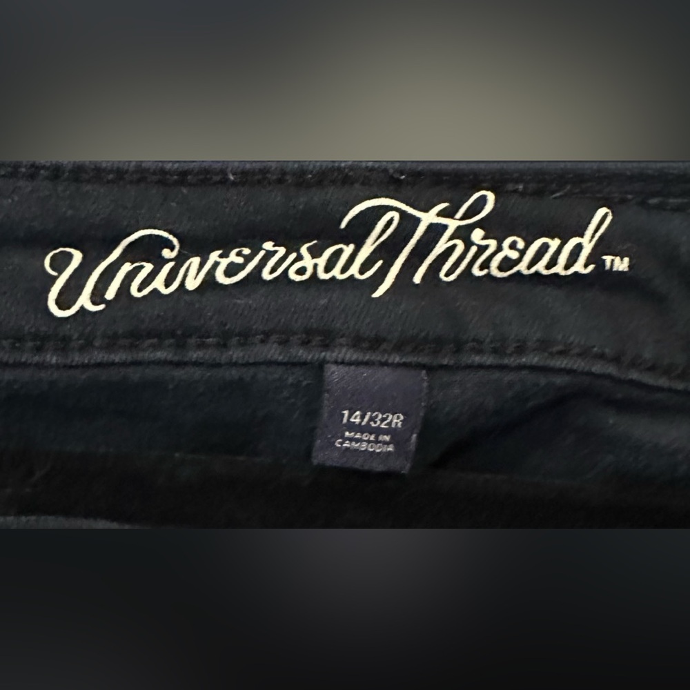Universal Thread - Picture 3 of 3